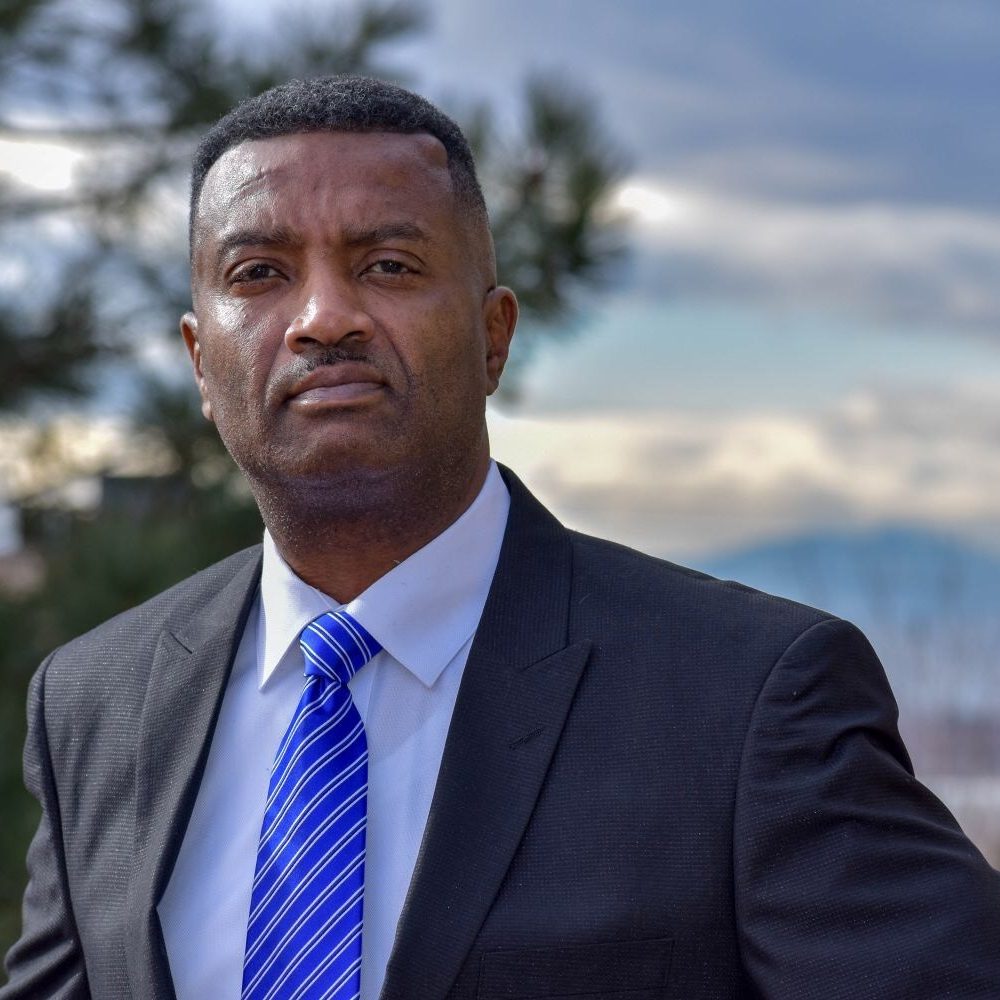 High-Profile government contracts dispute lawyer